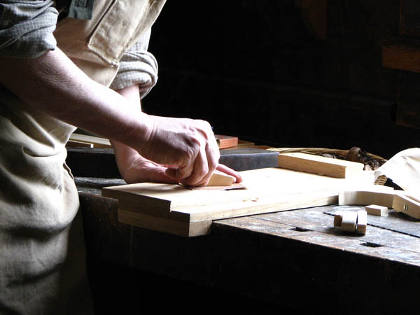 Ofrecemos un servicio de <strong>carpintería  de madera y ebanistería en Riudellots de la Selva</strong> adaptado a las necesidades del <strong>cliente</strong>.
